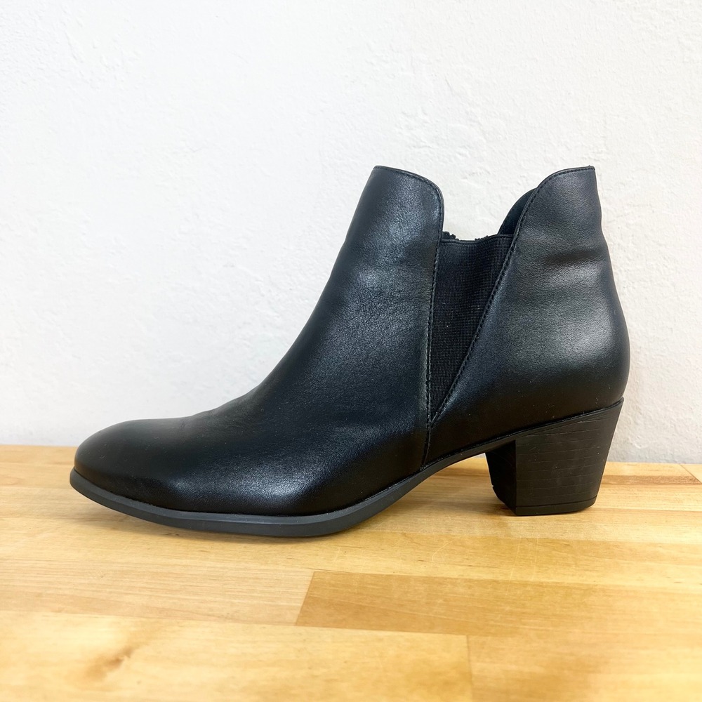 Munro Black Leather Ankle Boots Block Heel Side Zip V-Cut Booties Size 7 Narrow